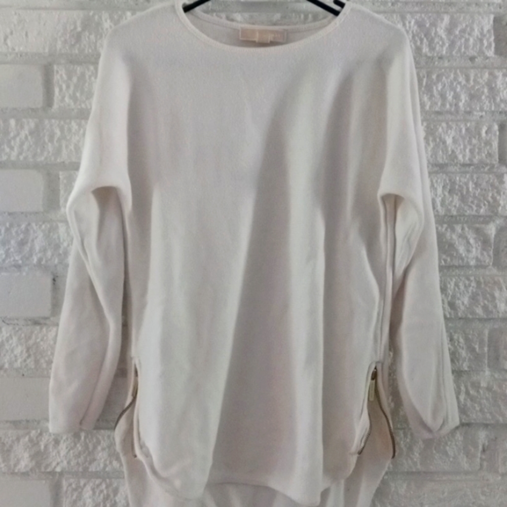 Michael Kors Women's sweater. Great condition. Timeless. Ivory w gold accents
